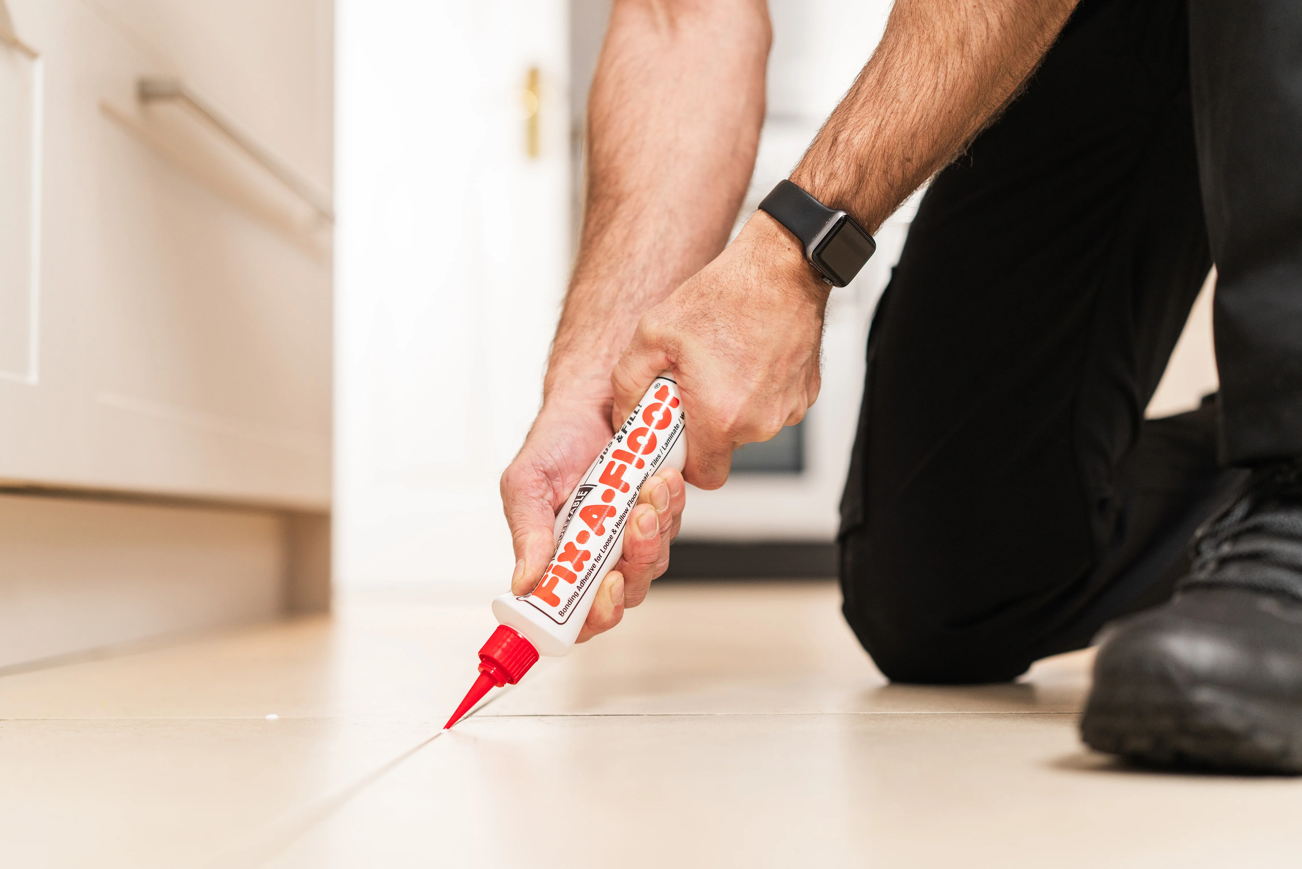 Fix-A-Floor Extra Strength Bonding Adhesive Squeezable All-In-One 300ml Tube - Image 8